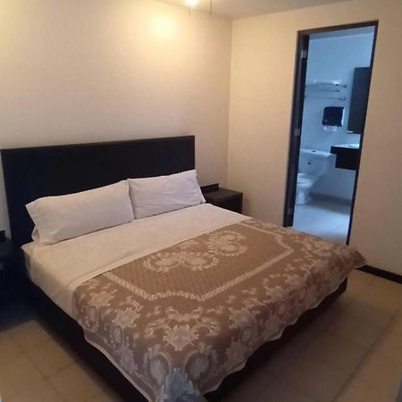 Hotel Ross موروليا المظهر الخارجي الصورة