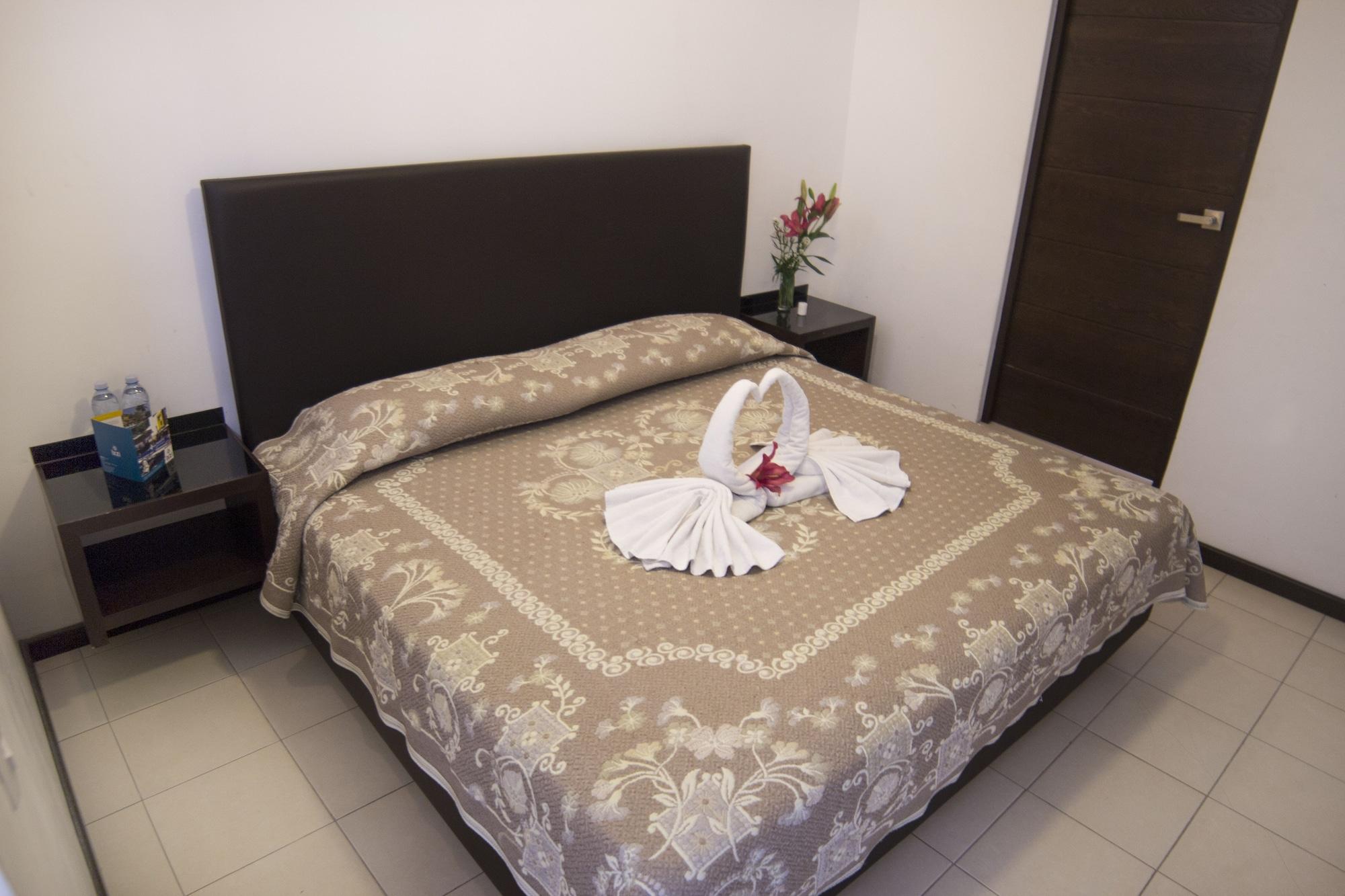 Hotel Ross موروليا المظهر الخارجي الصورة