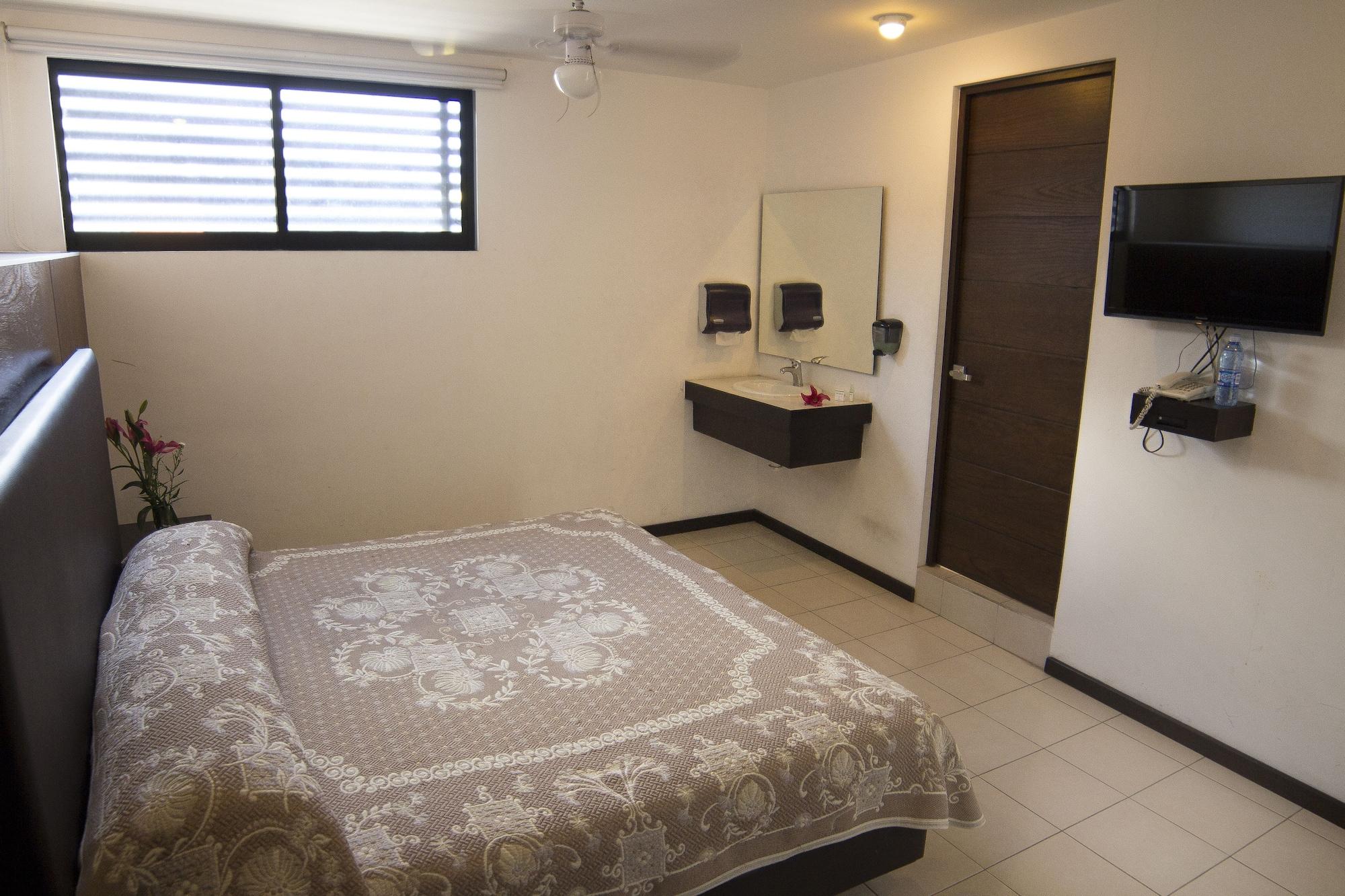 Hotel Ross موروليا المظهر الخارجي الصورة