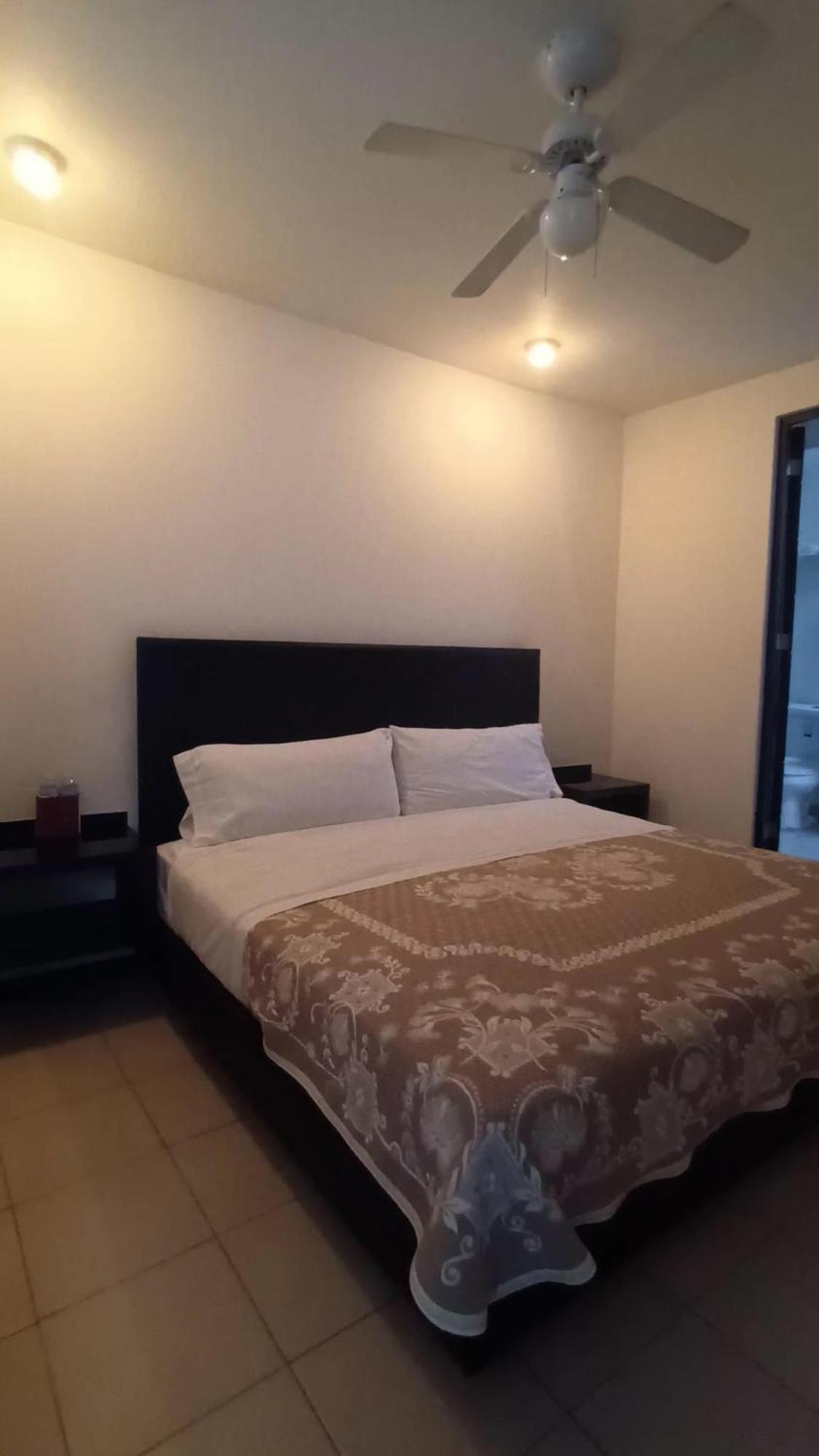 Hotel Ross موروليا المظهر الخارجي الصورة