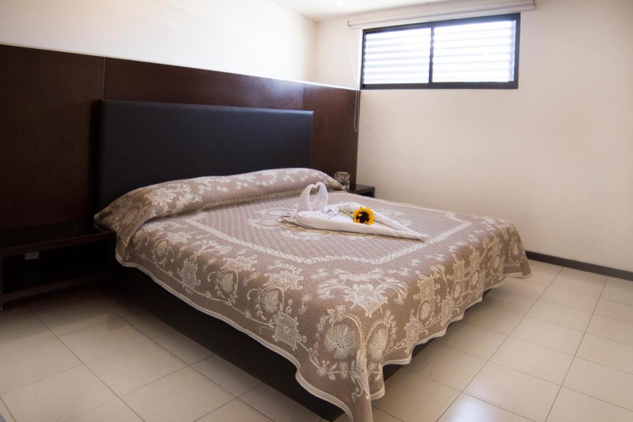 Hotel Ross موروليا المظهر الخارجي الصورة